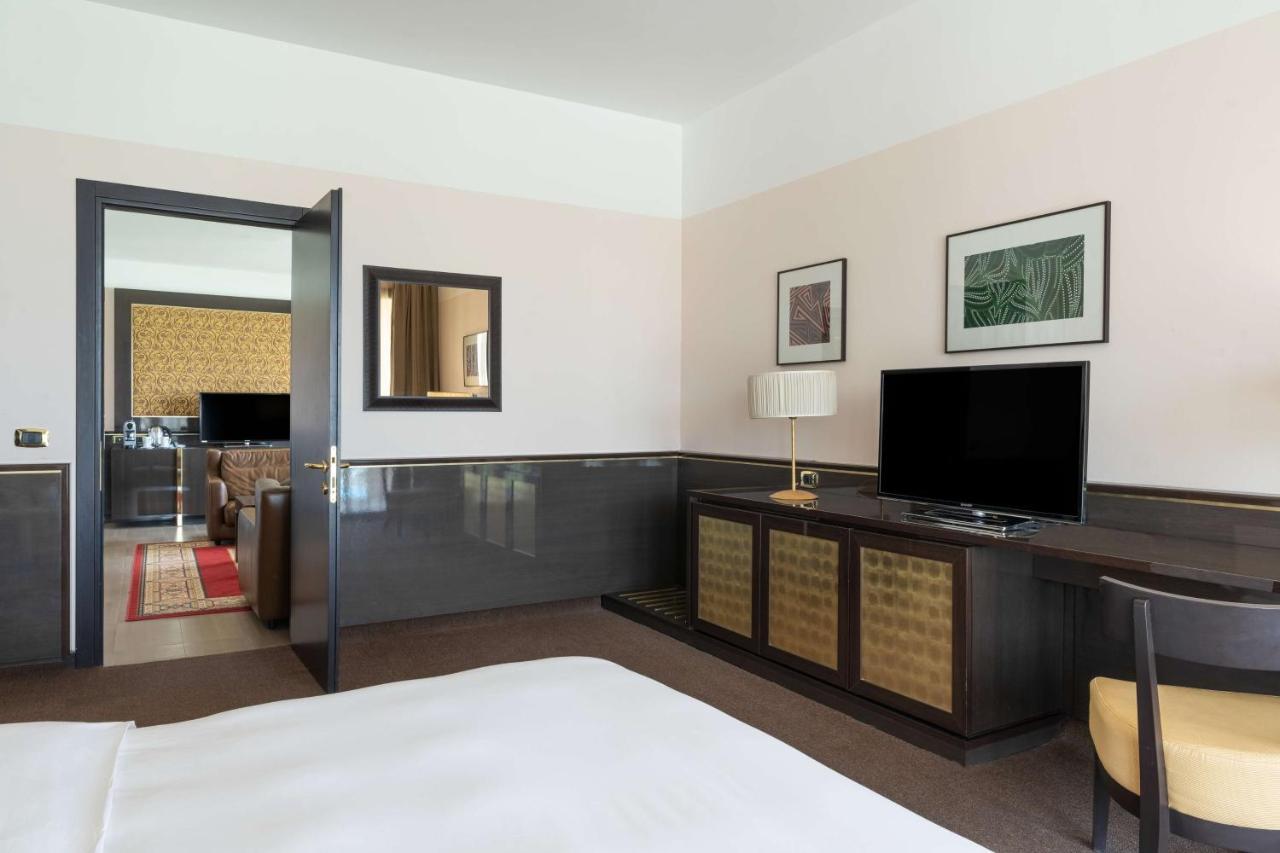 Radisson Blu Hotel N'Djamena Ngoại thất bức ảnh