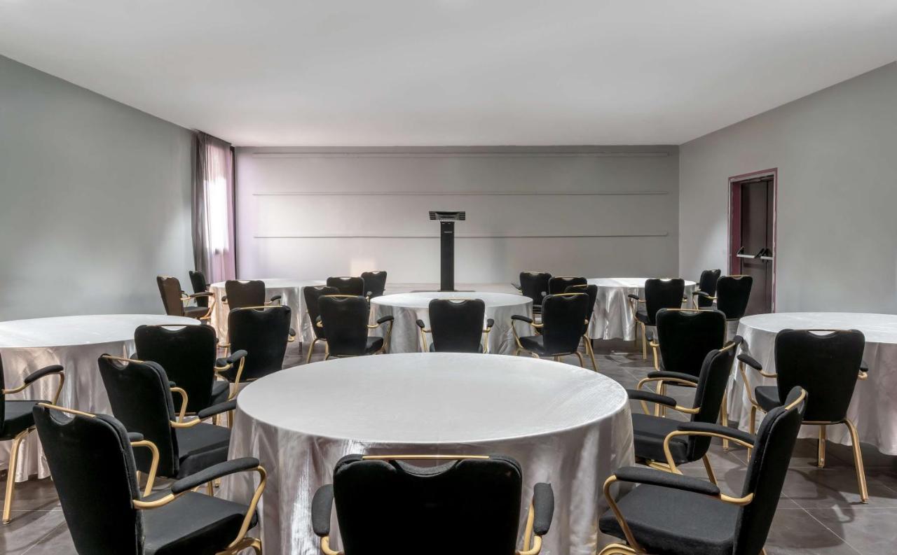 Radisson Blu Hotel N'Djamena Ngoại thất bức ảnh